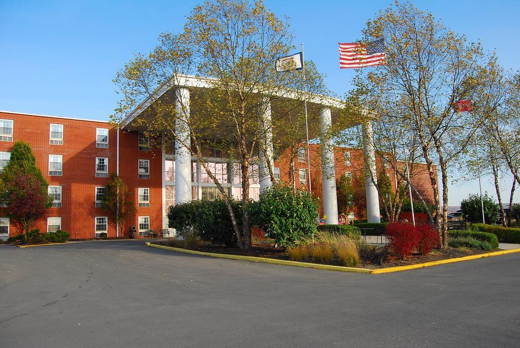 Hotel Ramada Conference Center Morgantown Exterior foto